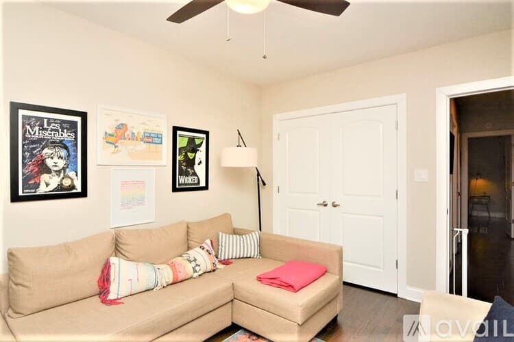 Chicago Apartment: 1432 W Farragut Ave