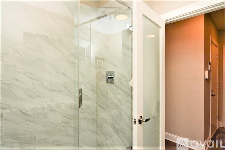 Chicago Apartment: 1432 W Farragut Ave