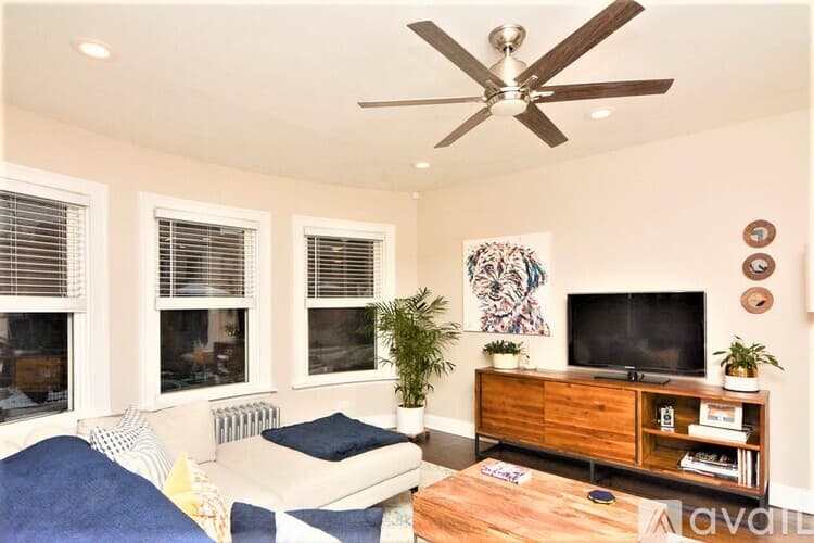 Chicago Apartment: 1432 W Farragut Ave