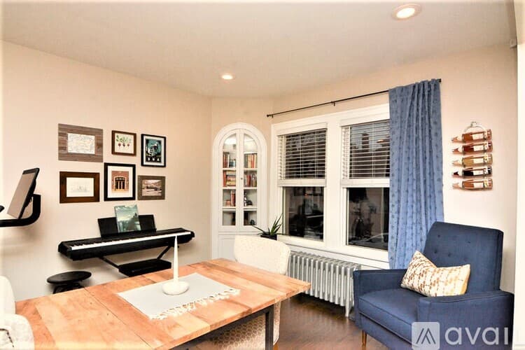 Chicago Apartment: 1432 W Farragut Ave