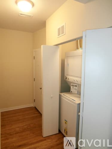 Chicago Apartment: 6971 N Greenview Ave
