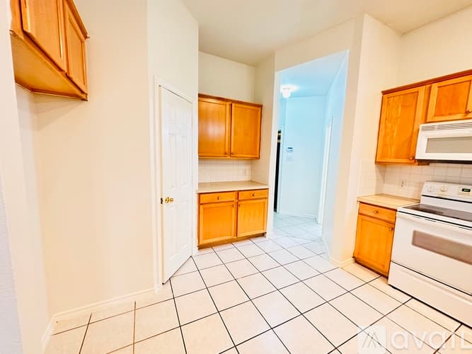 Arlington House: 8015 Peregrine Trail