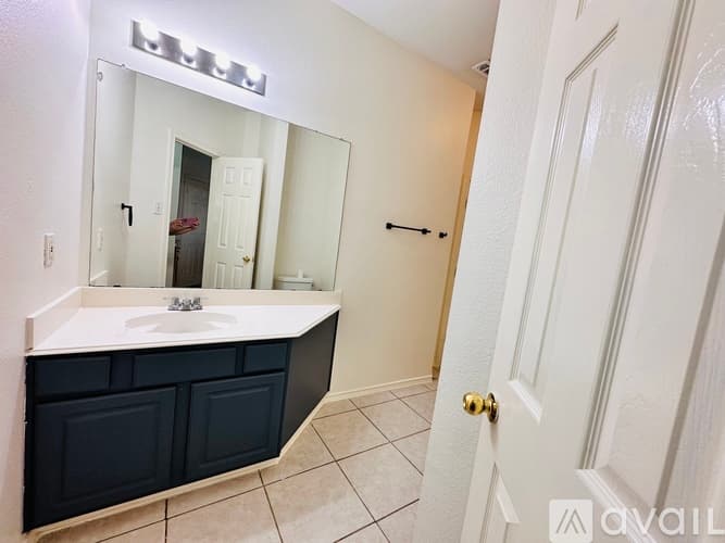 Arlington House: 8015 Peregrine Trail