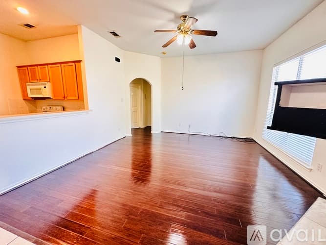 Arlington House: 8015 Peregrine Trail