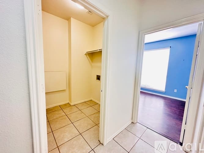 Arlington House: 8015 Peregrine Trail