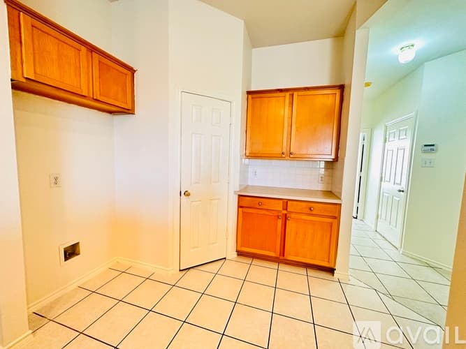 Arlington House: 8015 Peregrine Trail