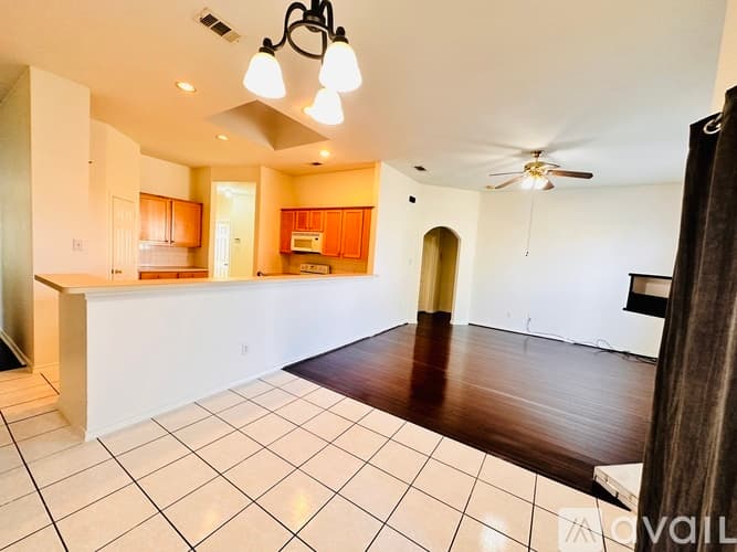 Arlington House: 8015 Peregrine Trail