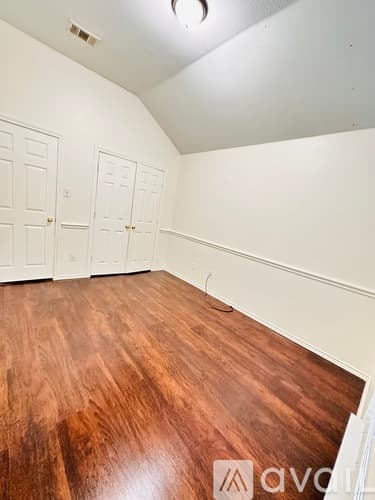 Arlington House: 8015 Peregrine Trail