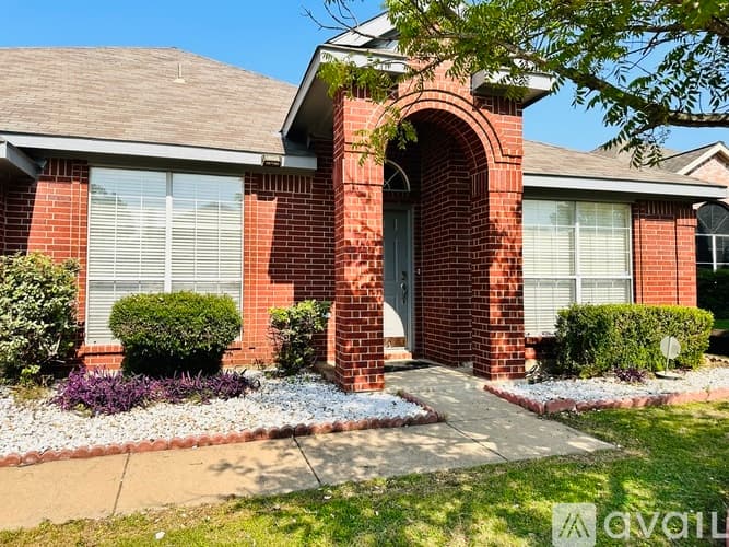 Arlington House: 8015 Peregrine Trail