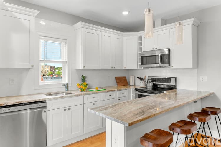 Boston Apartment: 1047 Saratoga St