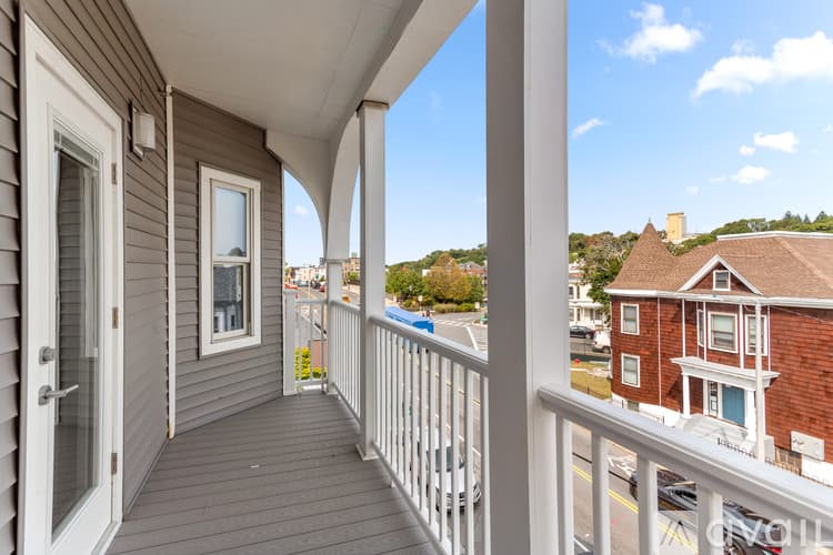Boston Apartment: 1047 Saratoga St