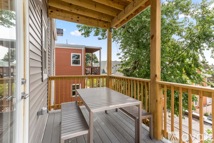 Boston Apartment: 1047 Saratoga St