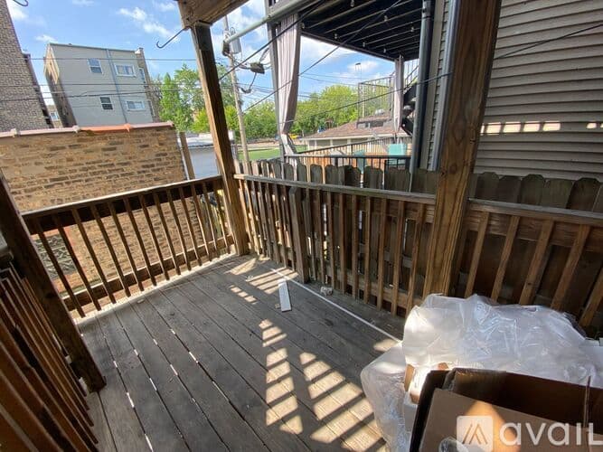 Chicago Apartment: 1741 W Wallen Ave