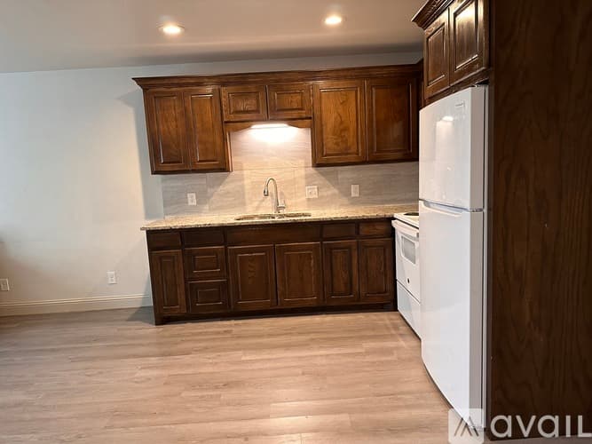 Midland Townhome: 108 E New York Ave