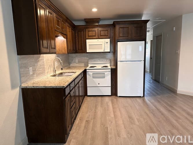 Midland Townhome: 108 E New York Ave