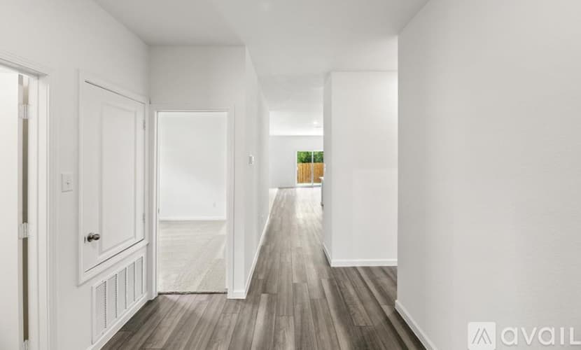 Edgecliff Village House: 17 Glen Crossings Rd