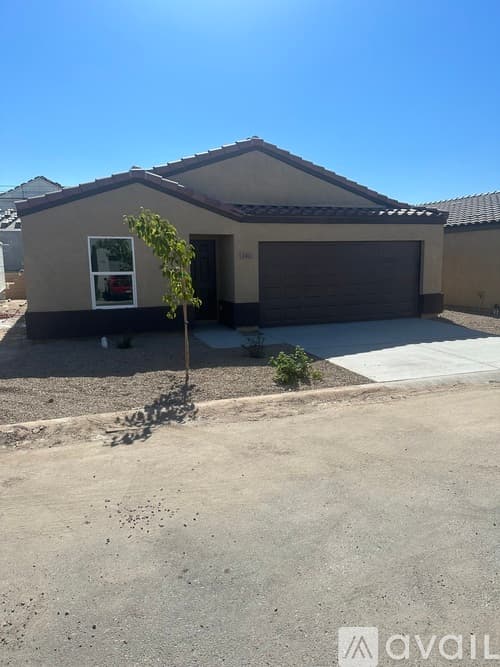 Bullhead City House: 2412 Village Drive