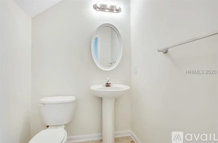Bluffton Townhome: 77 Regent Avenue