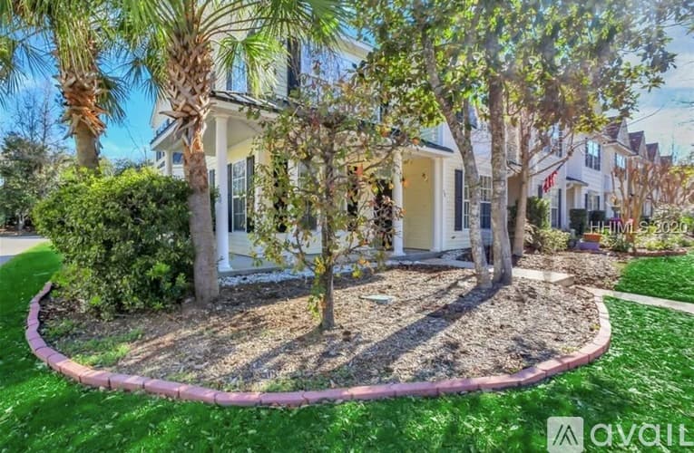 Bluffton Townhome: 77 Regent Avenue