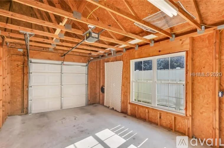 Bluffton Townhome: 77 Regent Avenue