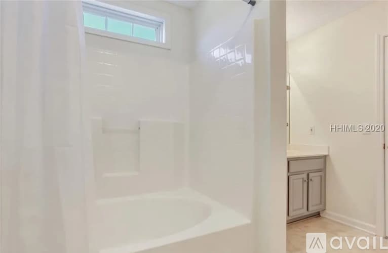 Bluffton Townhome: 77 Regent Avenue