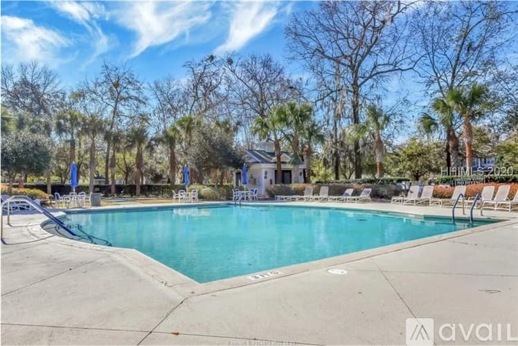 Bluffton Townhome: 77 Regent Avenue
