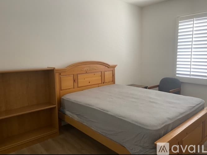 Corona Apartment: 14925 Shoreham Street