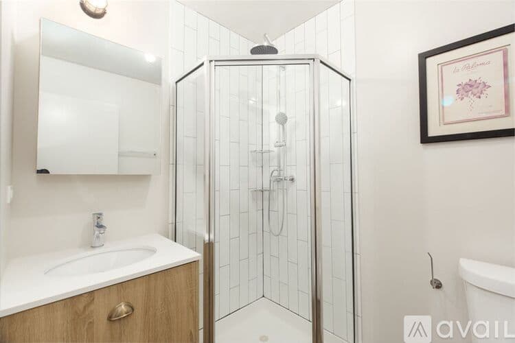 Chicago Apartment: 6019 N Winthrop Ave
