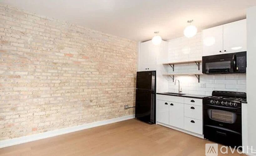 Chicago Apartment: 6019 N Winthrop Ave