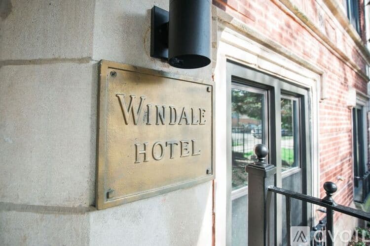Chicago Apartment: 6019 N Winthrop Ave