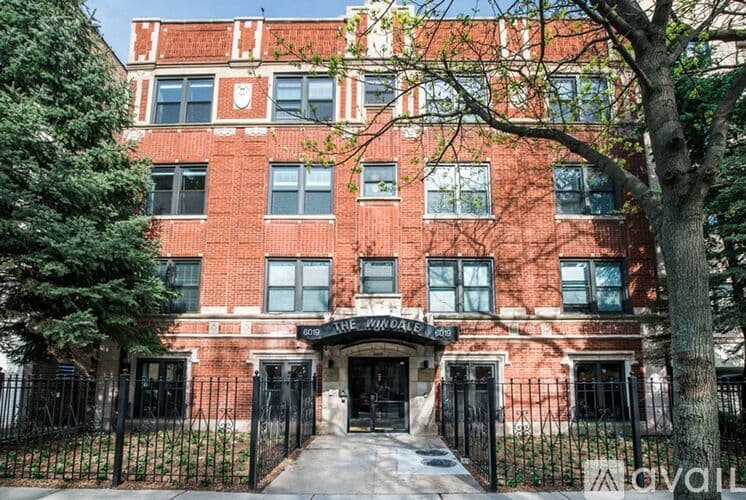 Chicago Apartment: 6019 N Winthrop Ave