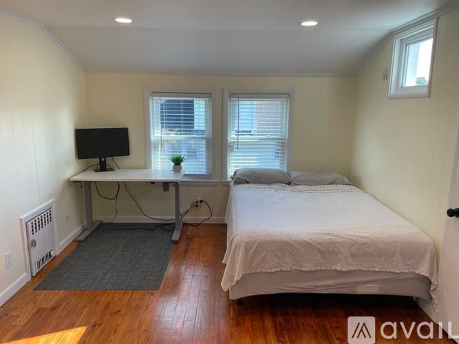 Waltham Apartment: 93 Lafayette St