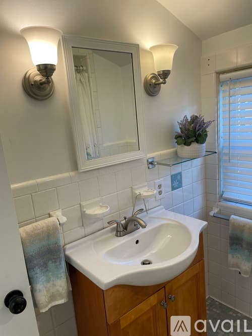 Waltham Apartment: 93 Lafayette St