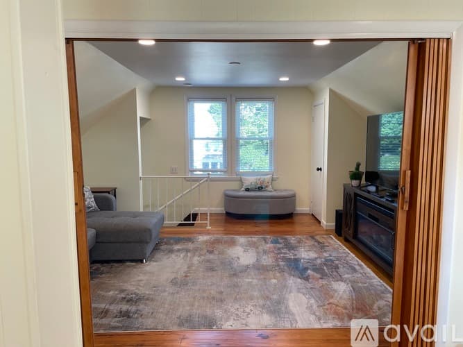 Waltham Apartment: 93 Lafayette St