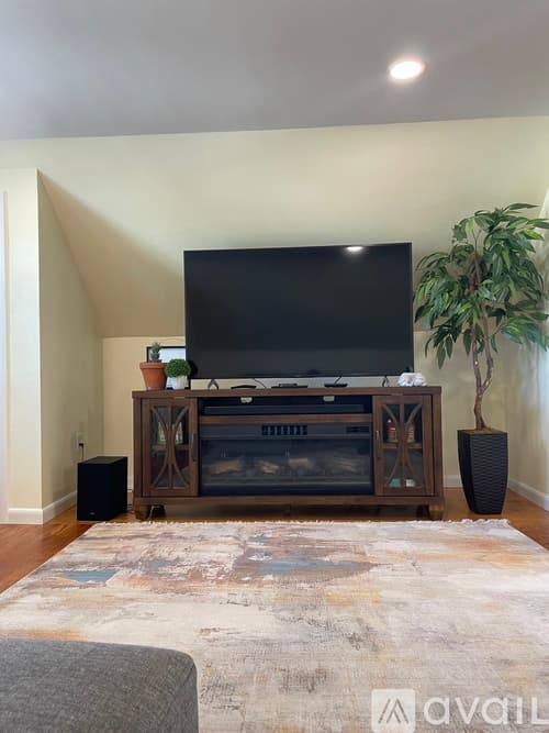 Waltham Apartment: 93 Lafayette St