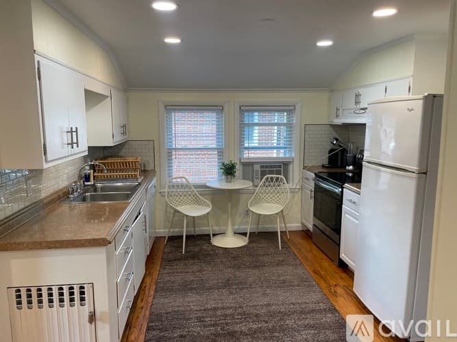 Waltham Apartment: 93 Lafayette St