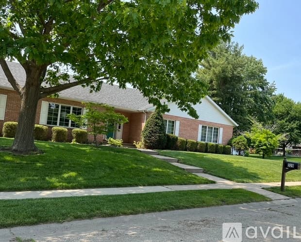 Springfield House: 329 Golf Road