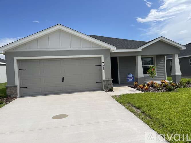 Auburndale House: 737 Daphne Dr