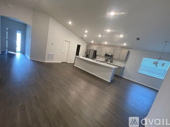 Auburndale House: 737 Daphne Dr
