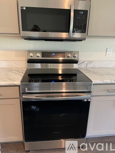 Auburndale House: 737 Daphne Dr
