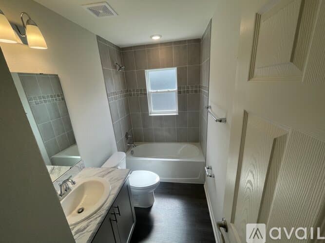 Auburndale House: 737 Daphne Dr
