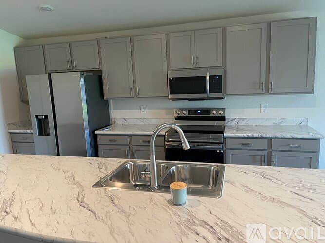 Auburndale House: 737 Daphne Dr