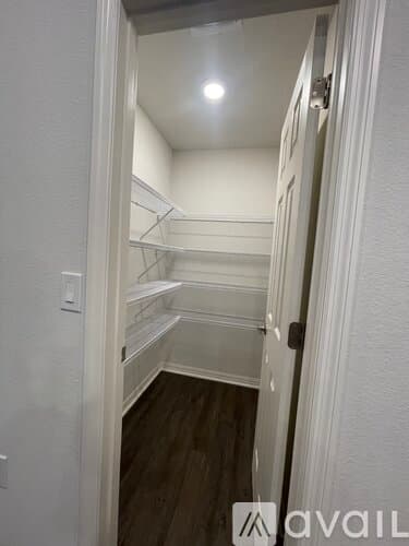 Auburndale House: 737 Daphne Dr