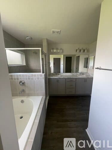 Auburndale House: 737 Daphne Dr