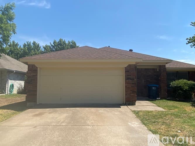 Fort Worth House: 10725 Lone Pine Lane