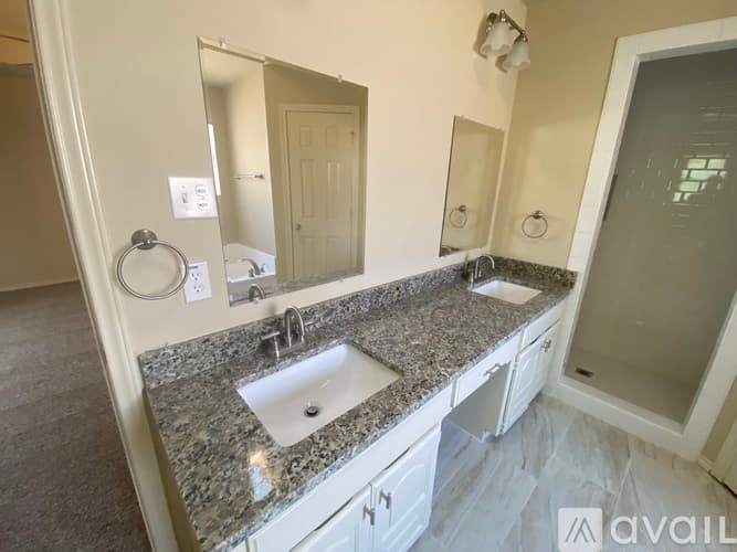 Fort Worth House: 10725 Lone Pine Lane