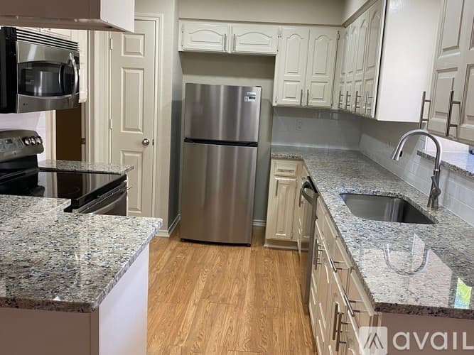 Fort Worth House: 10725 Lone Pine Lane