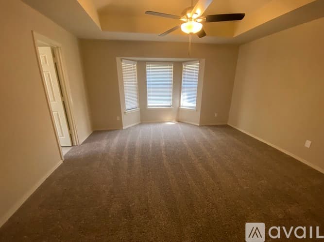 Fort Worth House: 10725 Lone Pine Lane