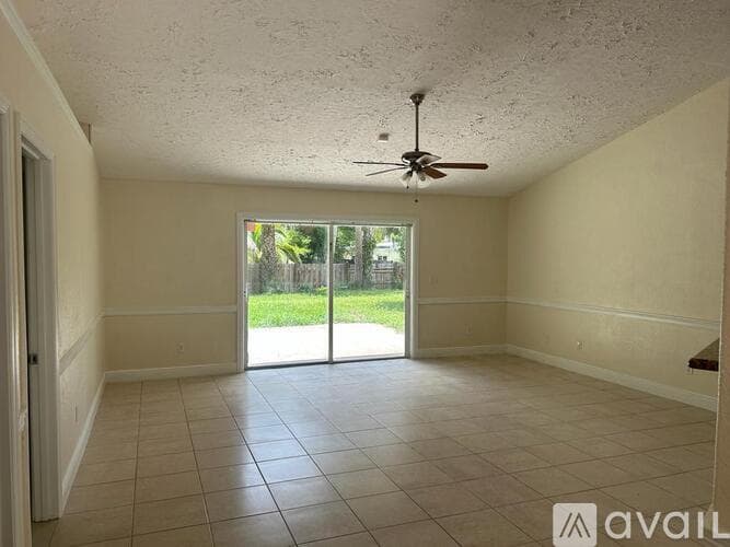 Fort Pierce House: 2426 Oak Drive