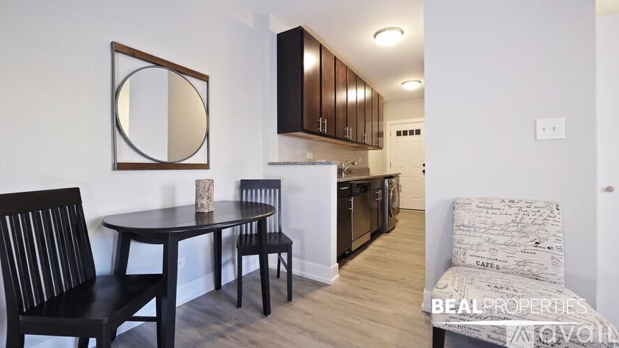 Chicago Apartment: 701 W Brompton Ave